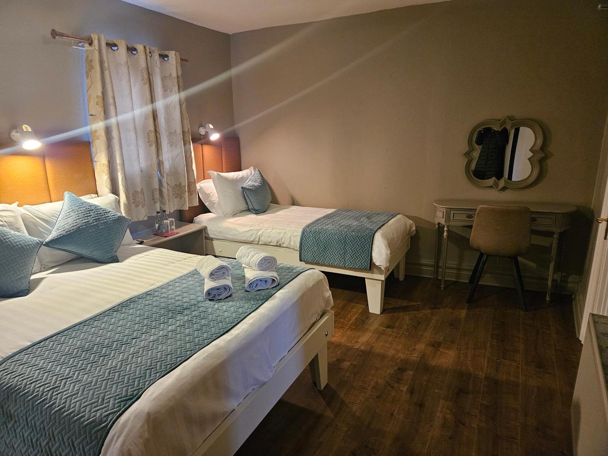 Bounty Bar Hotell Trim Exteriör bild