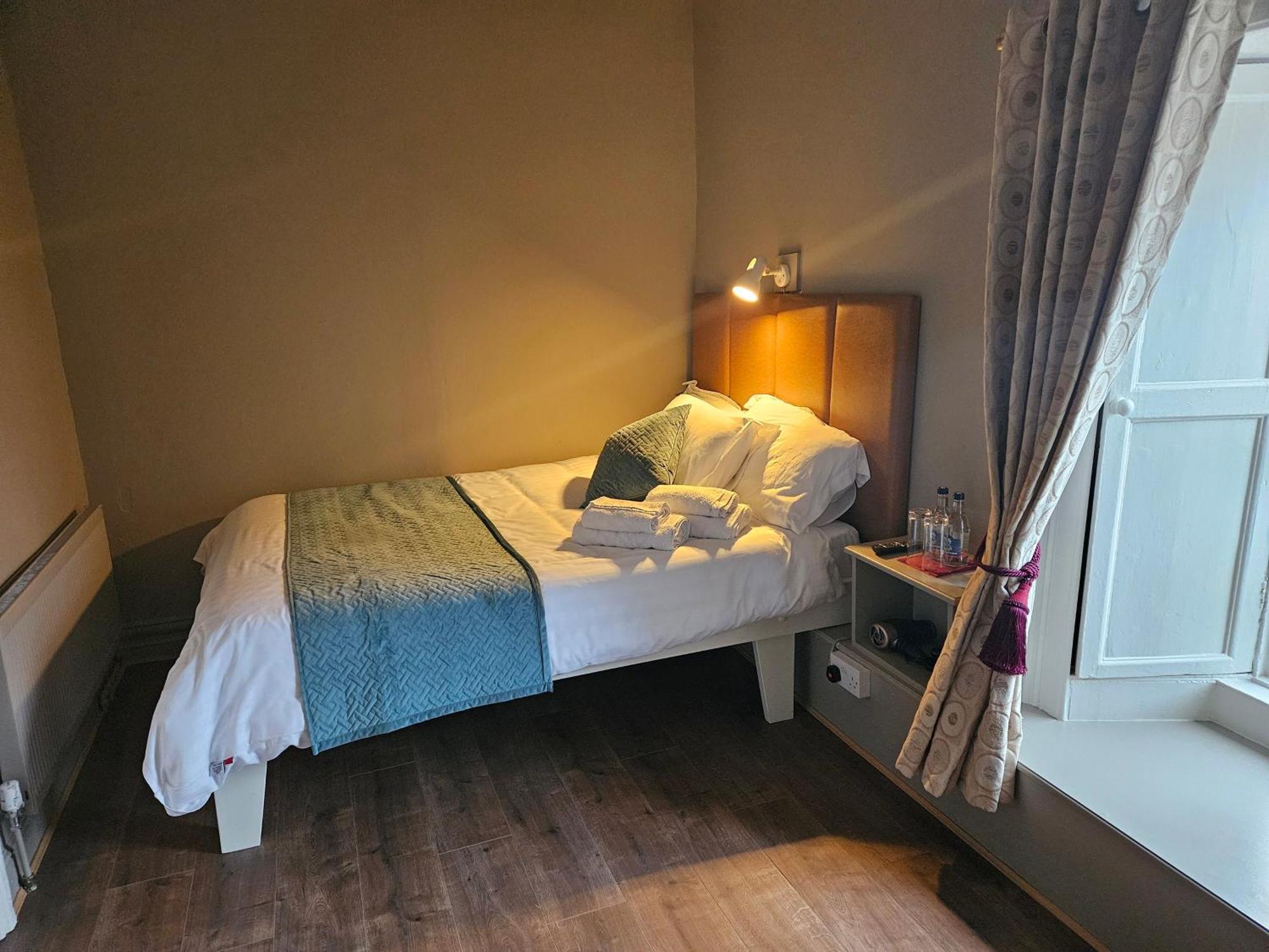 Bounty Bar Hotell Trim Exteriör bild